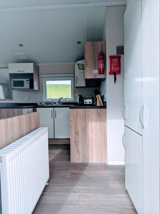 Large 4 Person Couples And Family Caravan In Newquay Bay Resort Buitenkant foto
