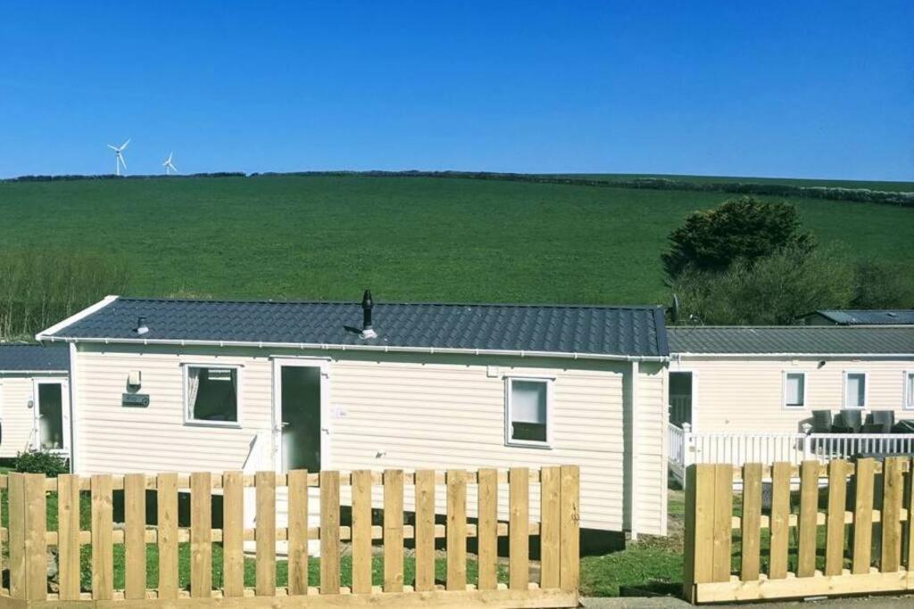 Large 4 Person Couples And Family Caravan In Newquay Bay Resort Buitenkant foto
